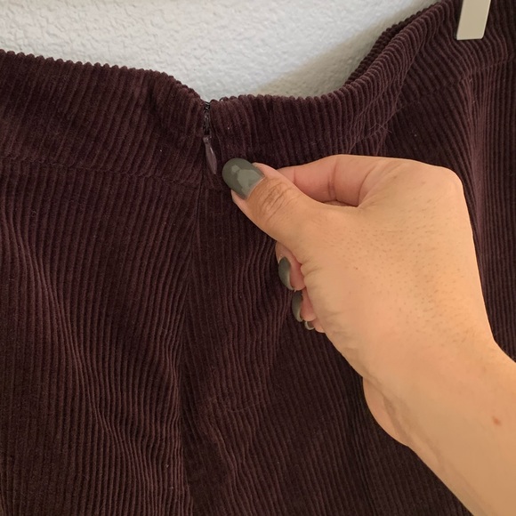 F21 Plus Size Burgundy Corduroy Lace up Sh… - Picture 5 of 7